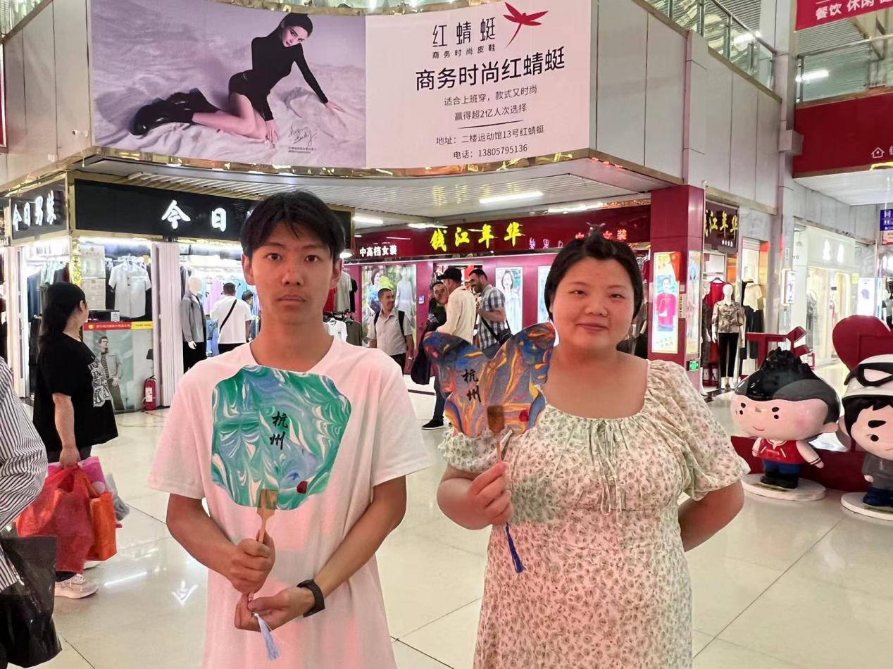 重拾蒲扇纳凉回忆，，，，，，，一把非遗漆扇迎仲夏