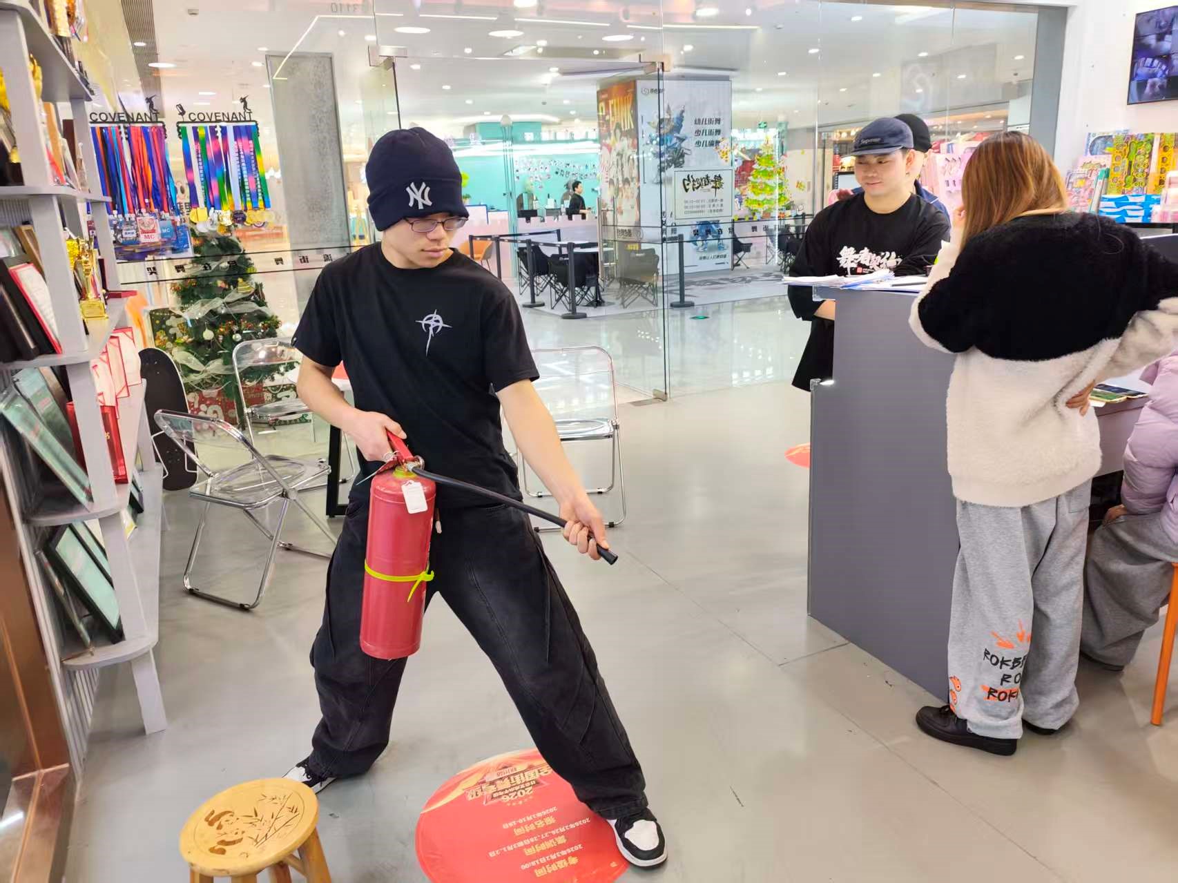 水晶城开展消防技能培训，，，，，筑牢安全防护网