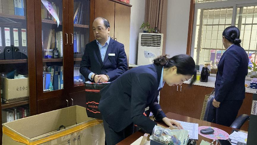 焕然“衣”新，，，，，，，整“装”待发——钱江商城工服换新，，，，，，，服务更出色！