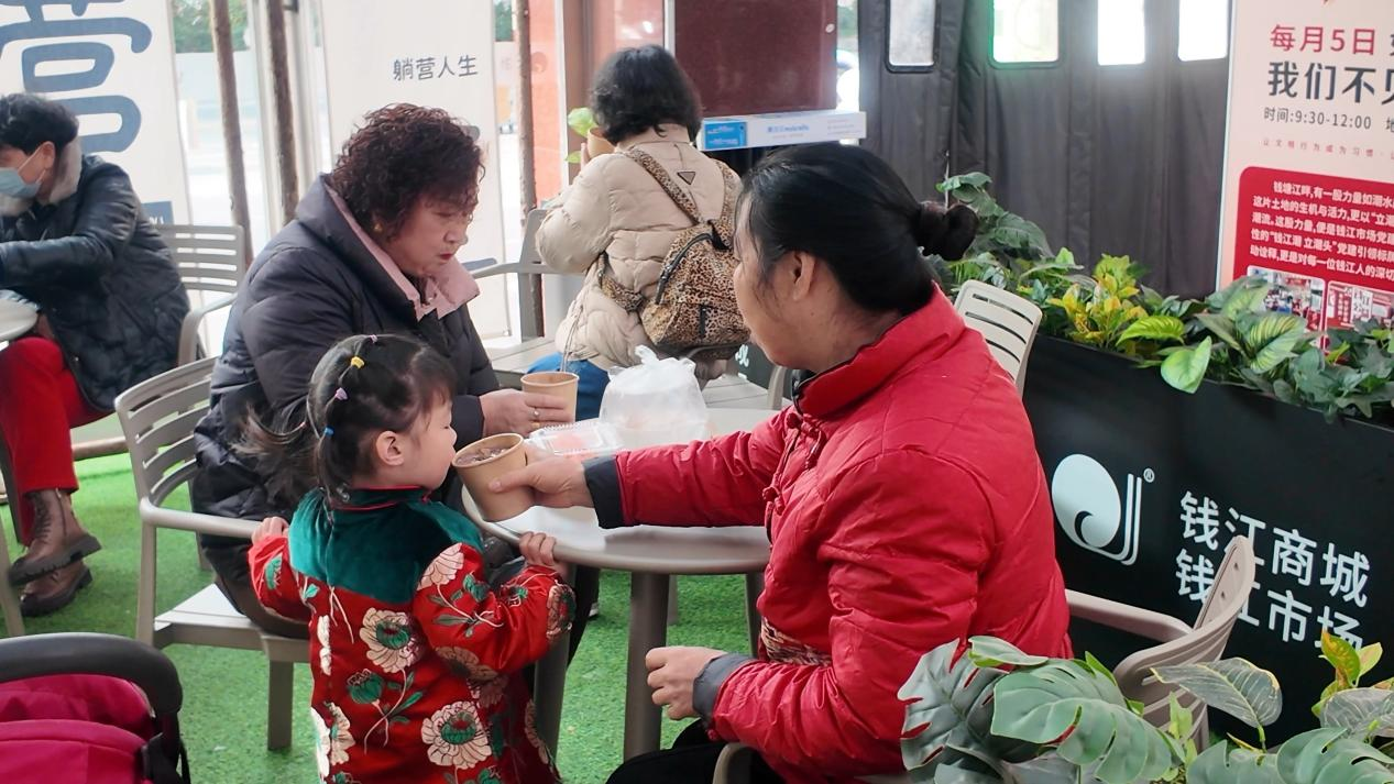 钱江商城腊八送暖，，，，，，，，情满杭城