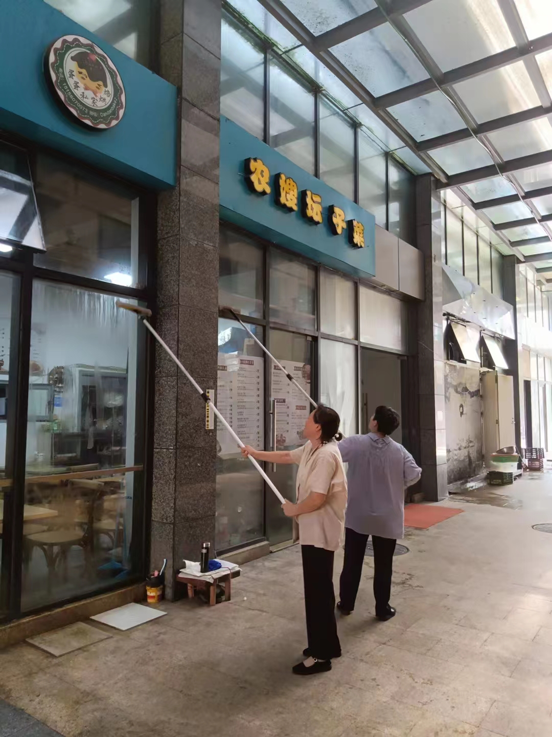 彩名堂文创集团积极开展环境美化工作迎接文明城市复检