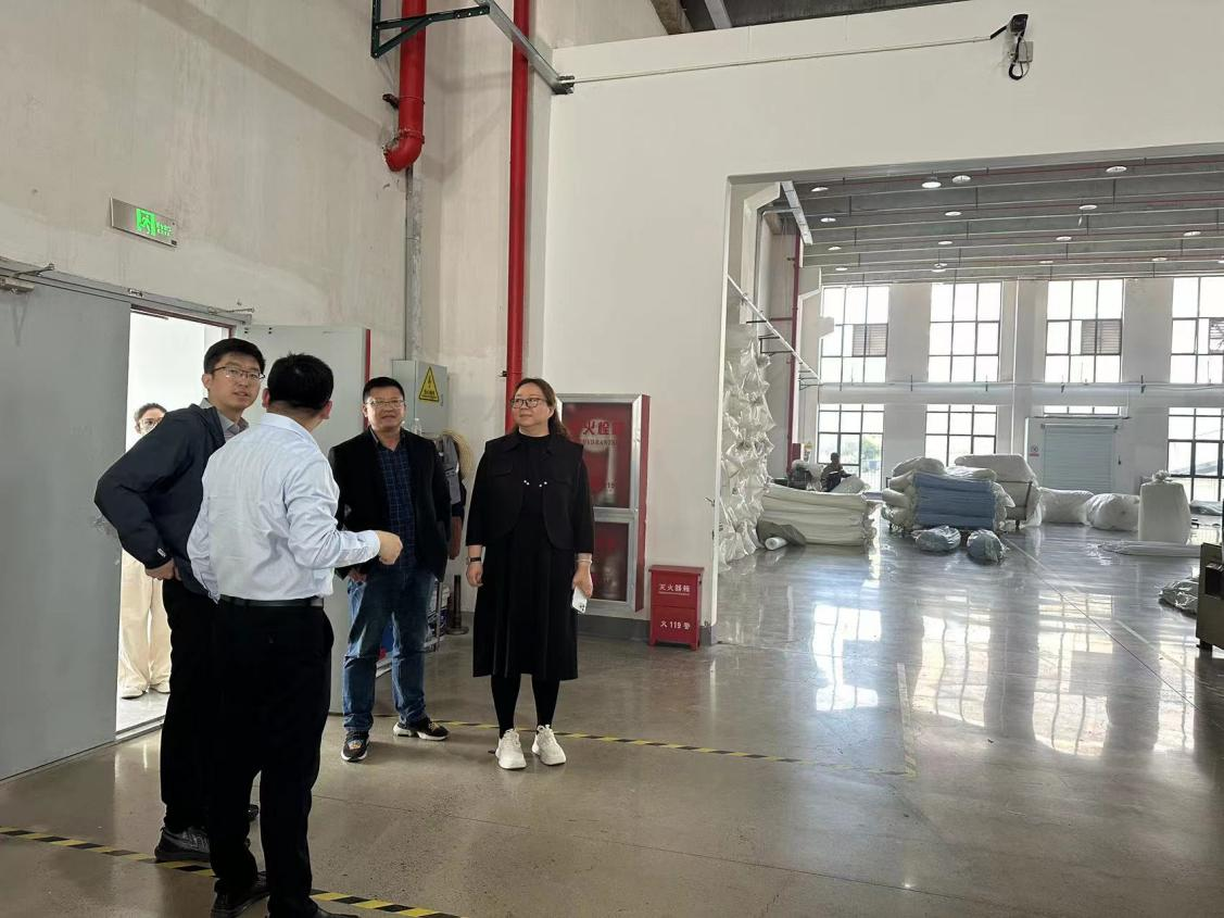 清华大学校友总会副秘书长董吉男莅临彩名堂新材考察指导