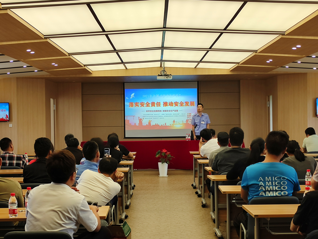 落实安全责任 推动安全发展 ——彩名堂市场开展消防安全培训