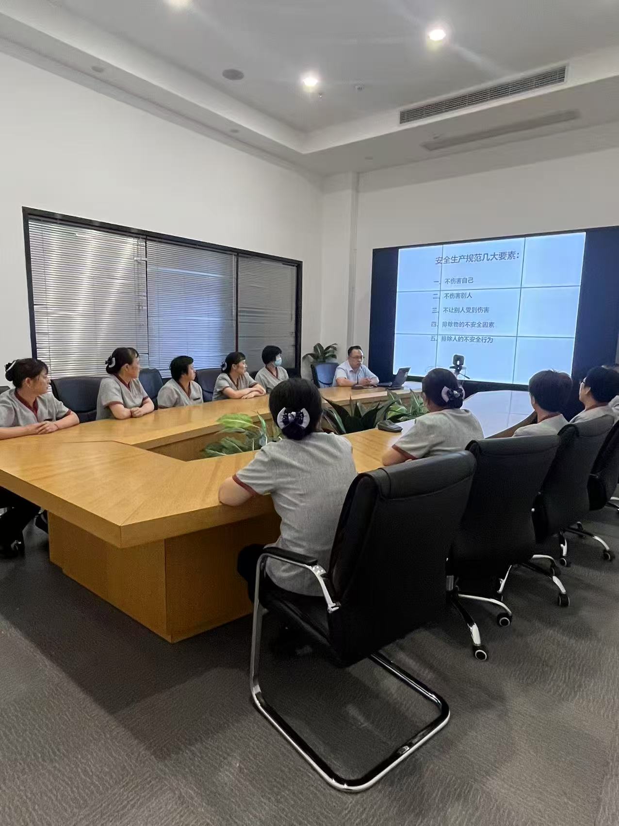 人人讲安全，，，，，，，个个会应急——彩名堂文创集团扎实开展“安全生产月”系列活动
