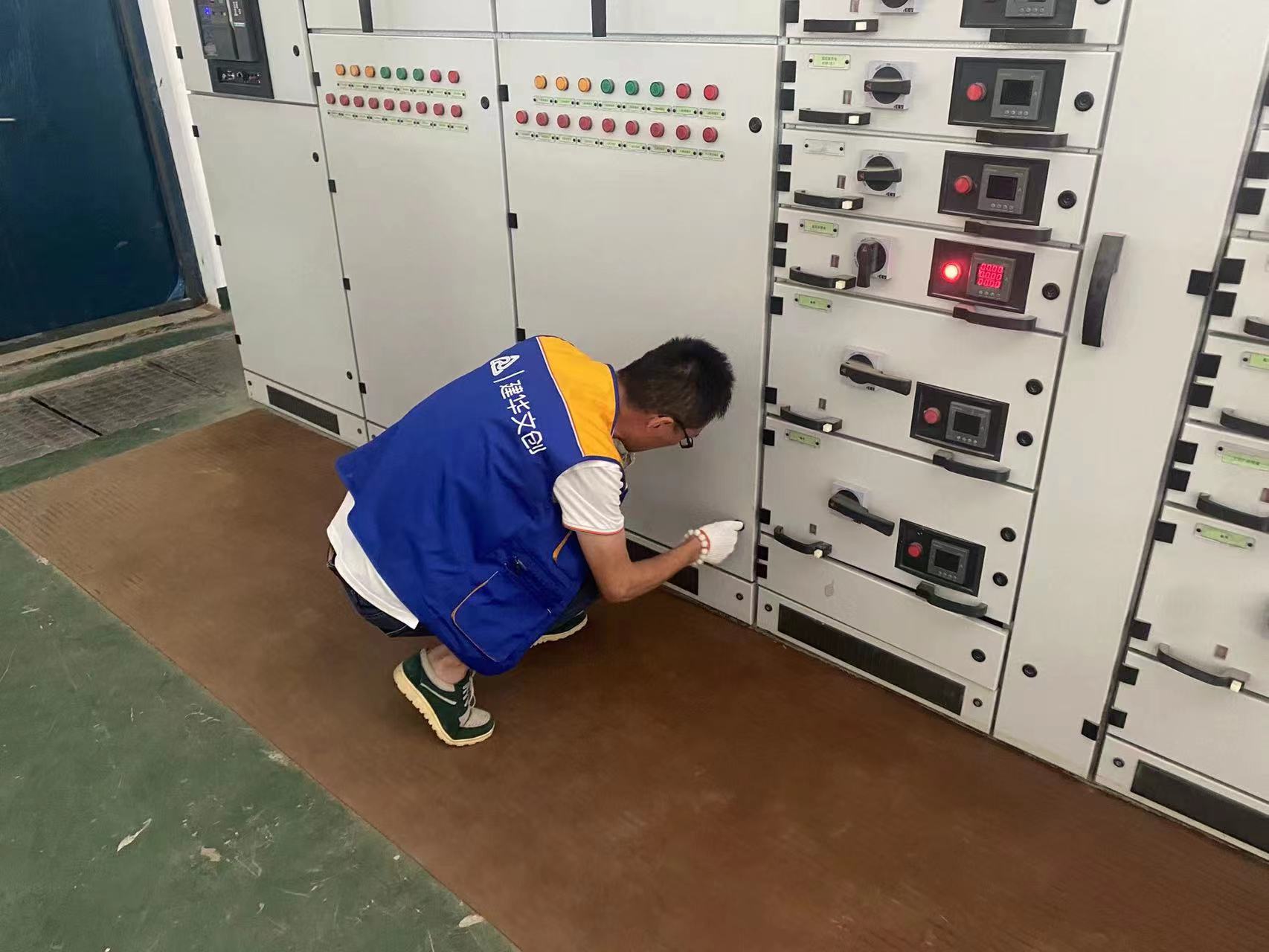 “夏季用电需谨慎，，，，，，，，园区把关无隐患” ——彩名堂文创集团开展用电安全检查工作