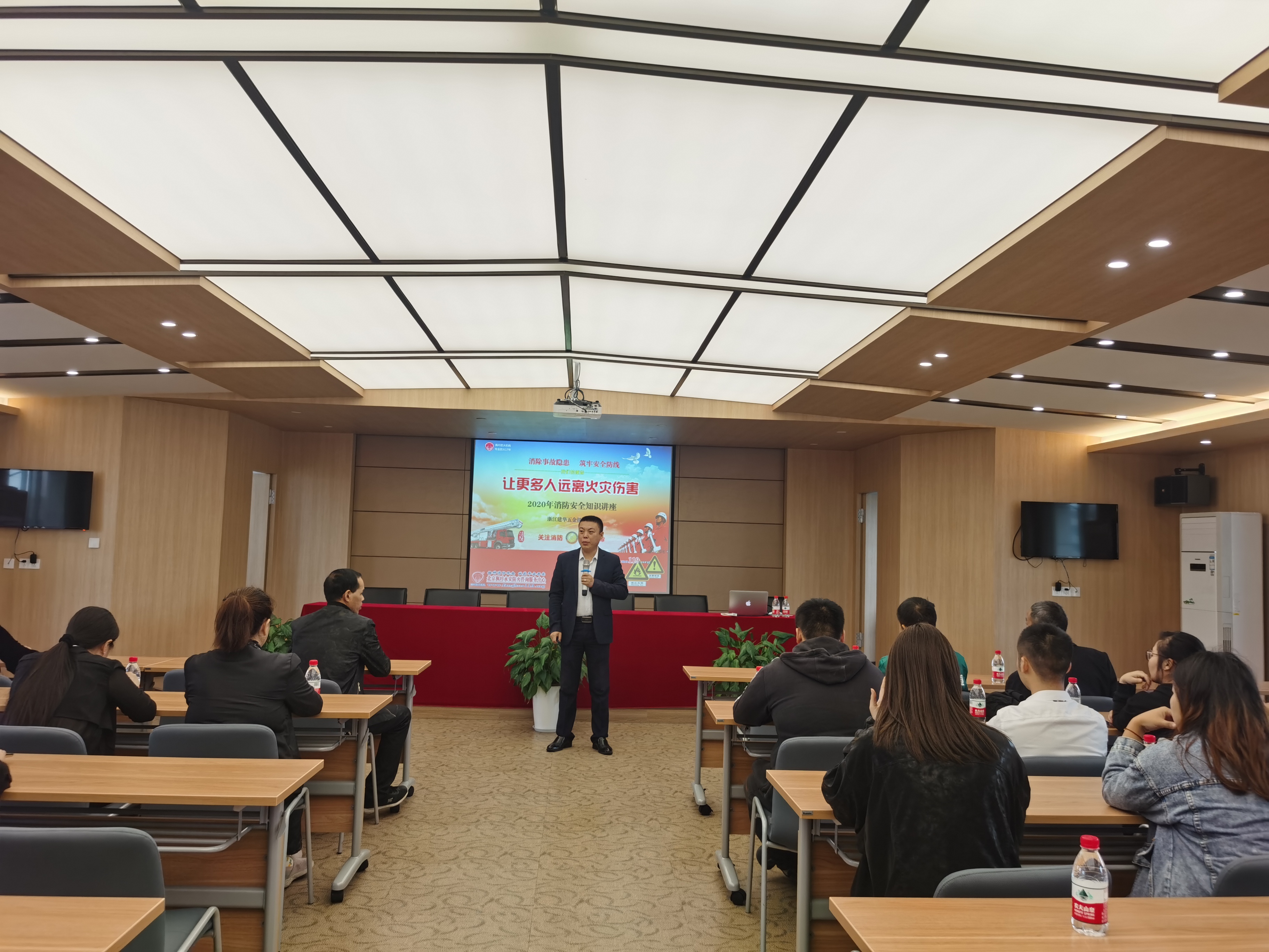 彩名堂市场组织开展消防安全知识培训