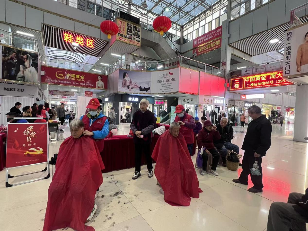 公益不打烊，，，，，，，情暖每月时光