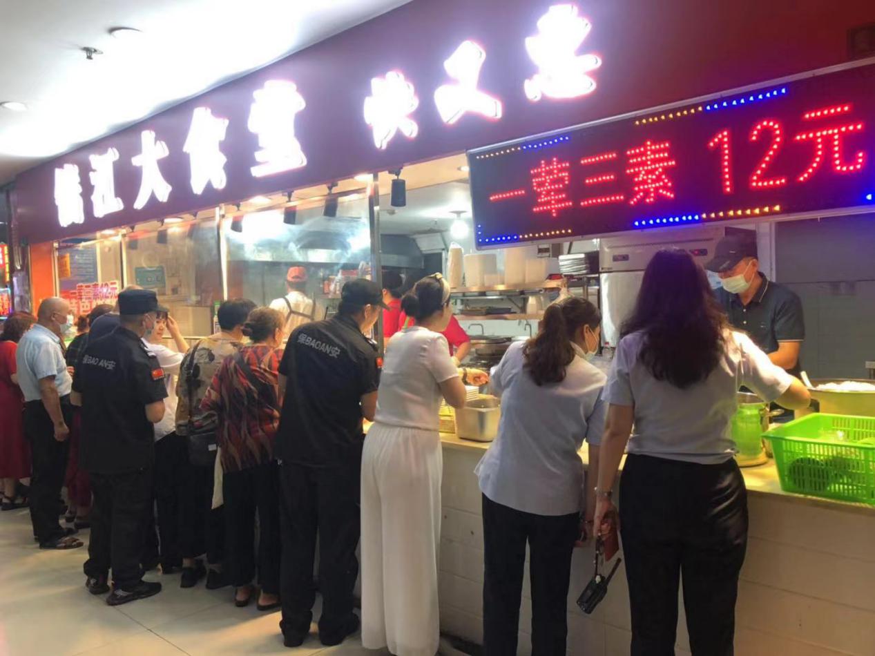 真情暖钱江，，，，，，，，爱心商家免费为商城员工提供暖心中餐