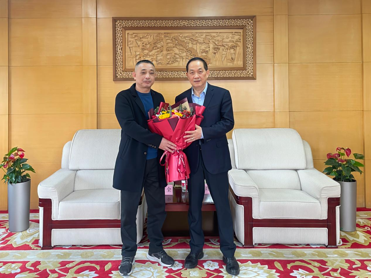 王守全主任慰问省级劳模许荣根——区总工会领导赴浙江彩名堂集团开展新春走访慰问活动