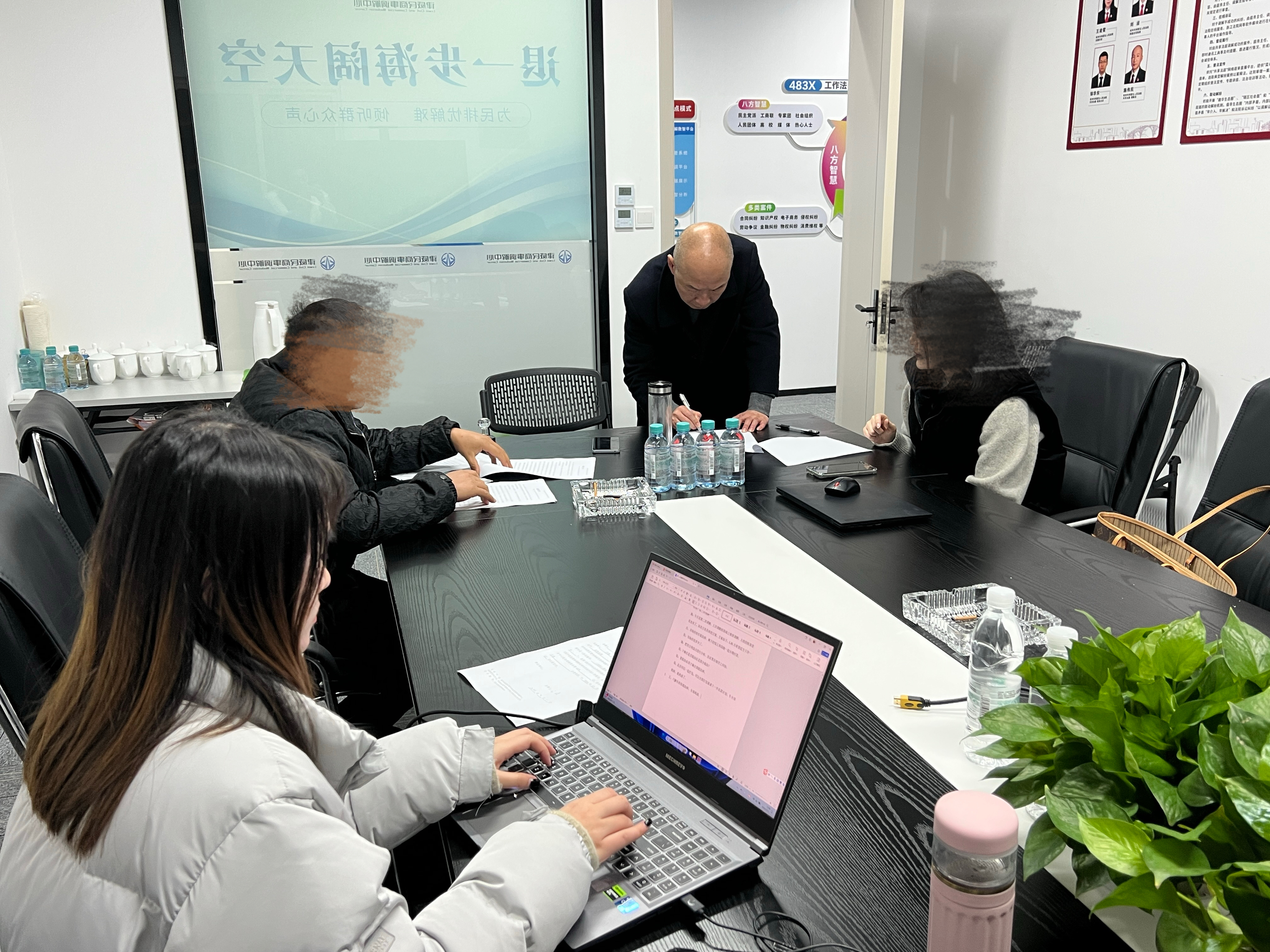佳节将至不懈怠，，，，，，，高效解纷迎新春