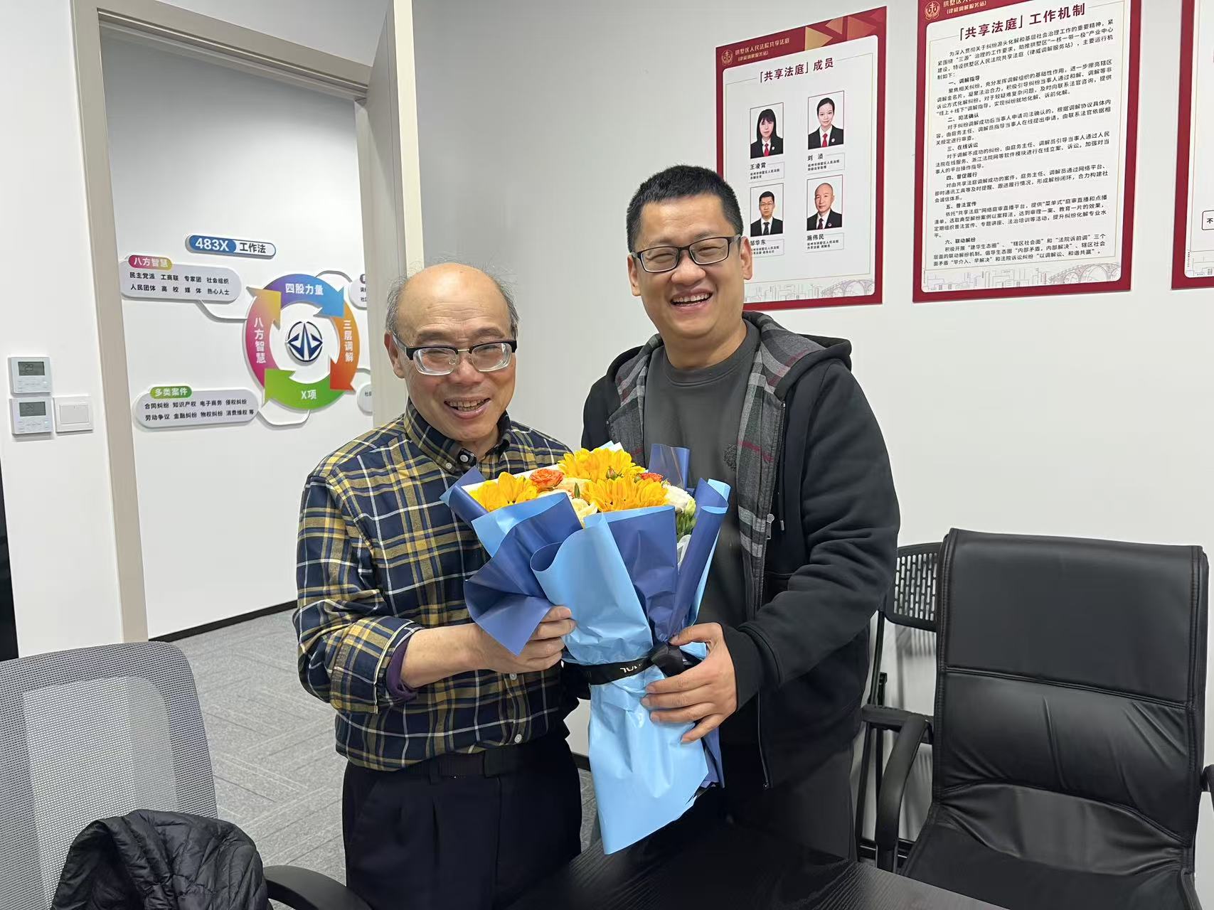 调解中心暖心庆生，，，，，，，，共筑和谐调解大家庭