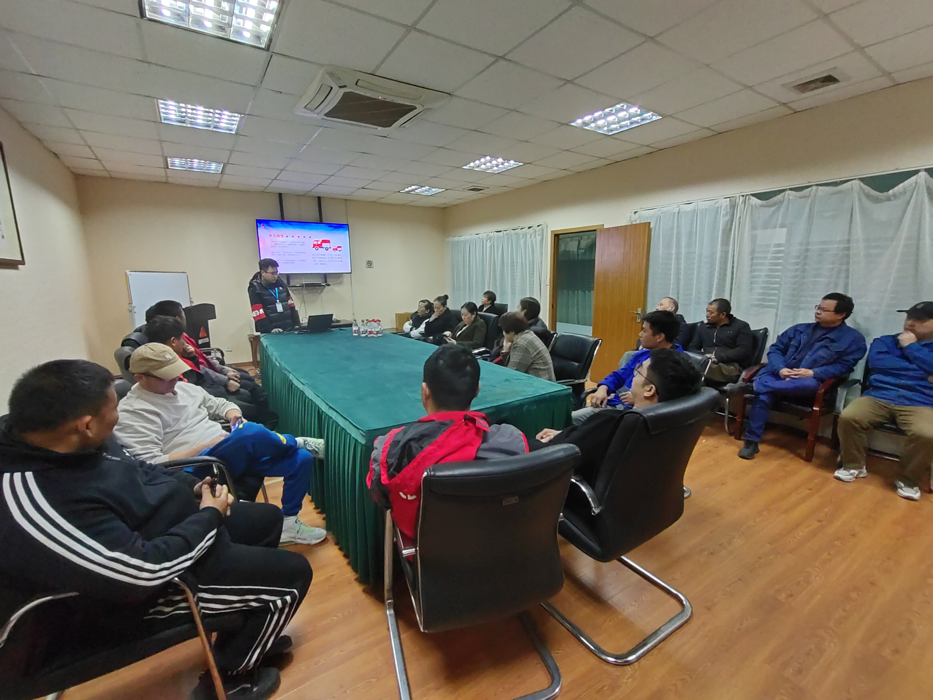 彩名堂市场定期开展安全生产培训