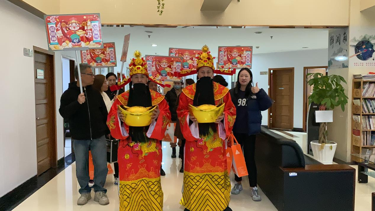 正月十五元宵到，，，，，财神到来，，，，，请接福！